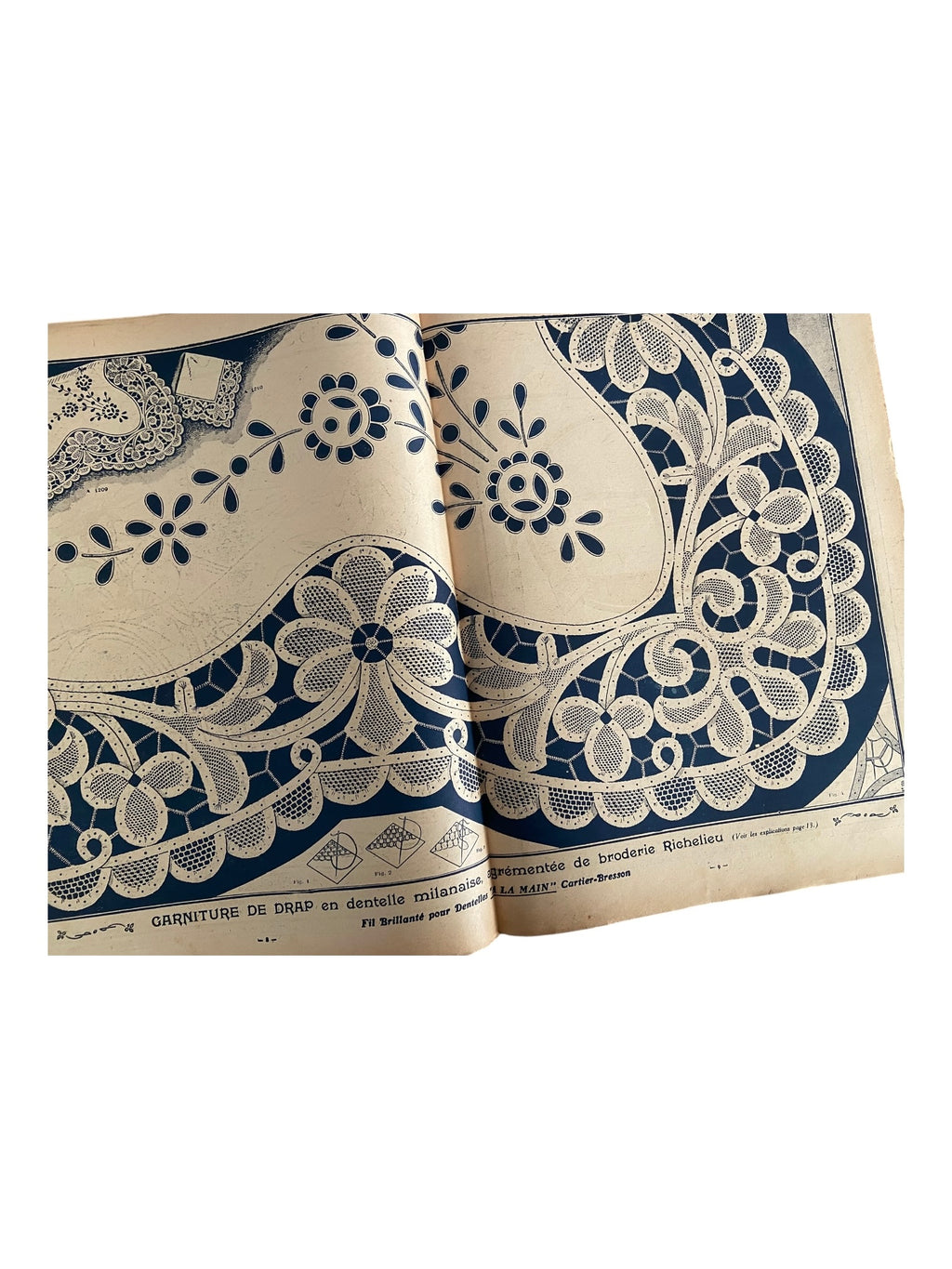 Mon Ouvrage 15 Juillet 1929 includes  knitting pattern for the pullover on the front cover