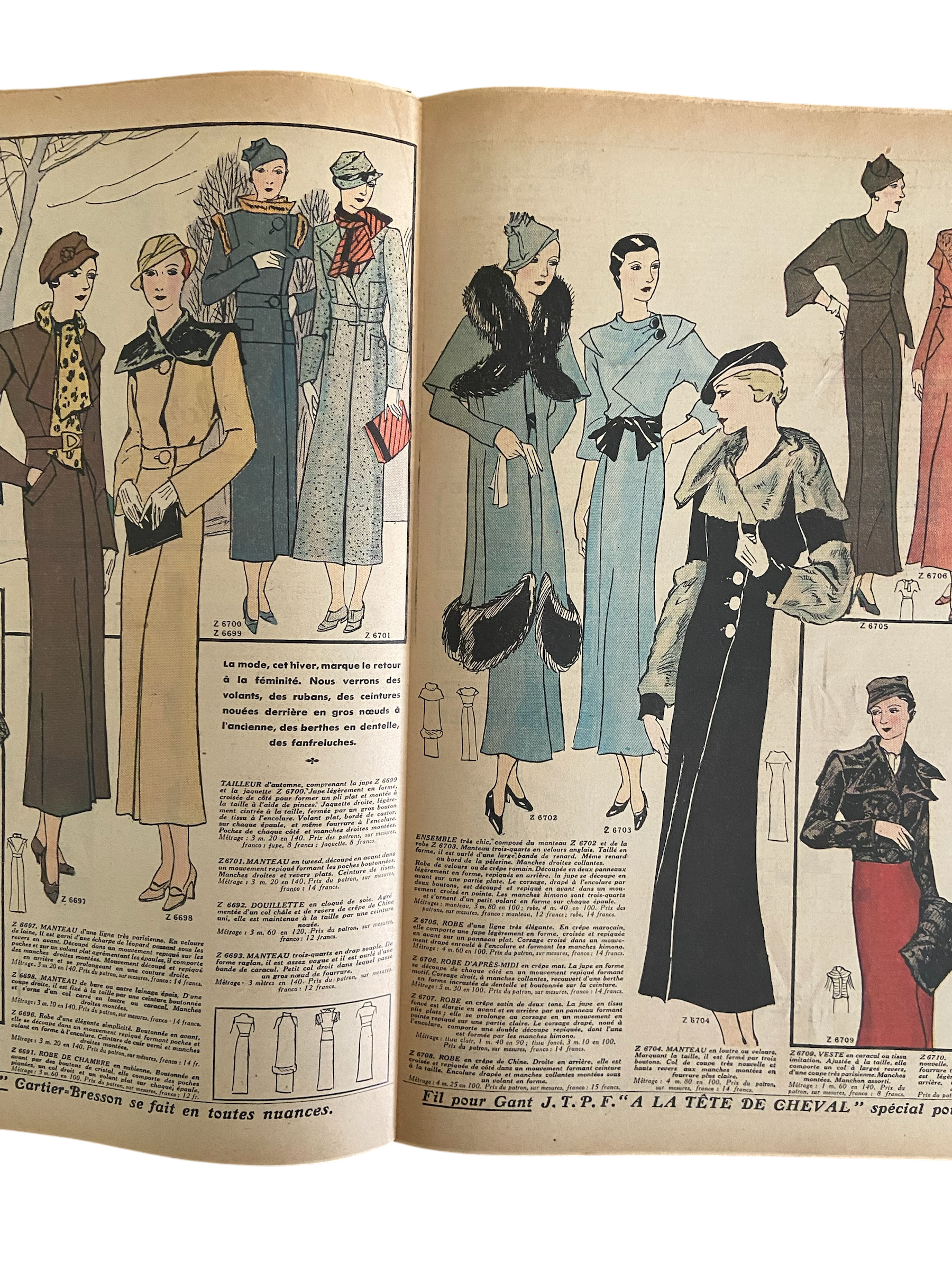 Le Petit Echo de la Mode 1 Octobre 1933 French women’s magazine with many fashion illustrations