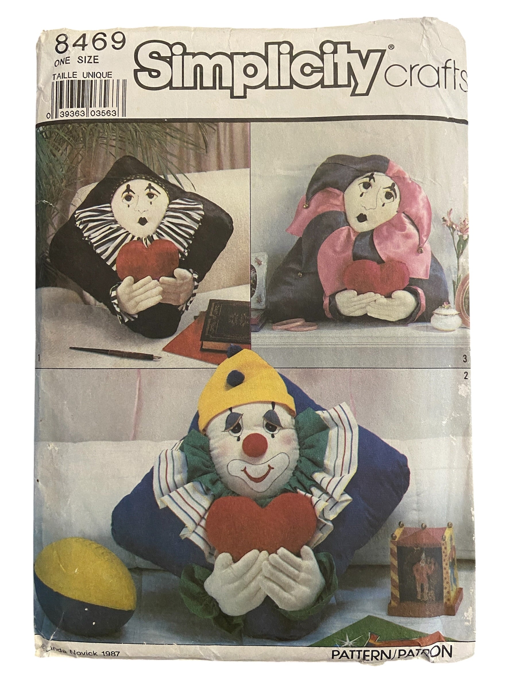 Simplicity 8469 vintage 1980s clown cushions pillows pattern.