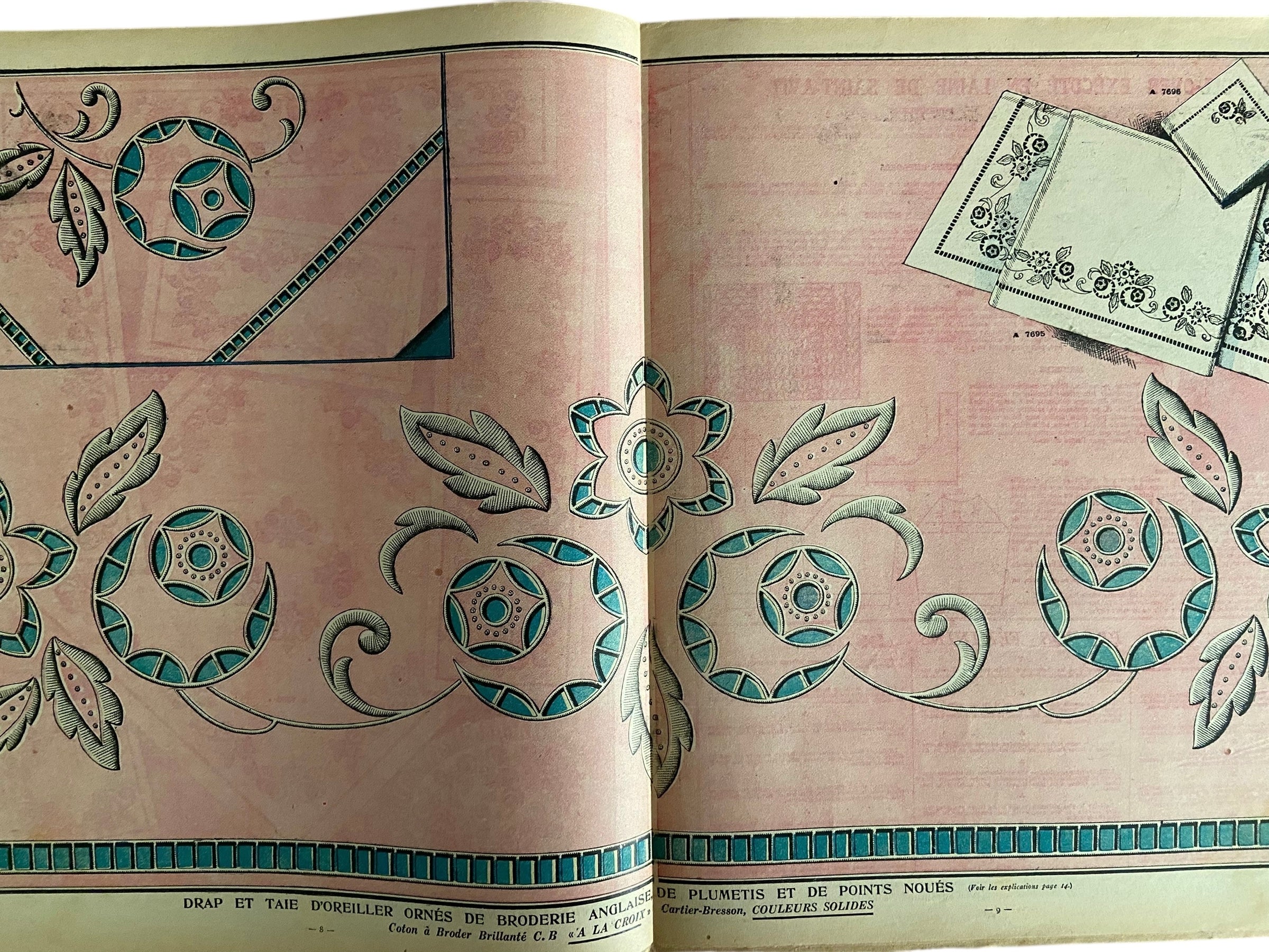 Mon Ouvrage 15 Octobre 1935 includes knitting pattern for the suit on the front cover