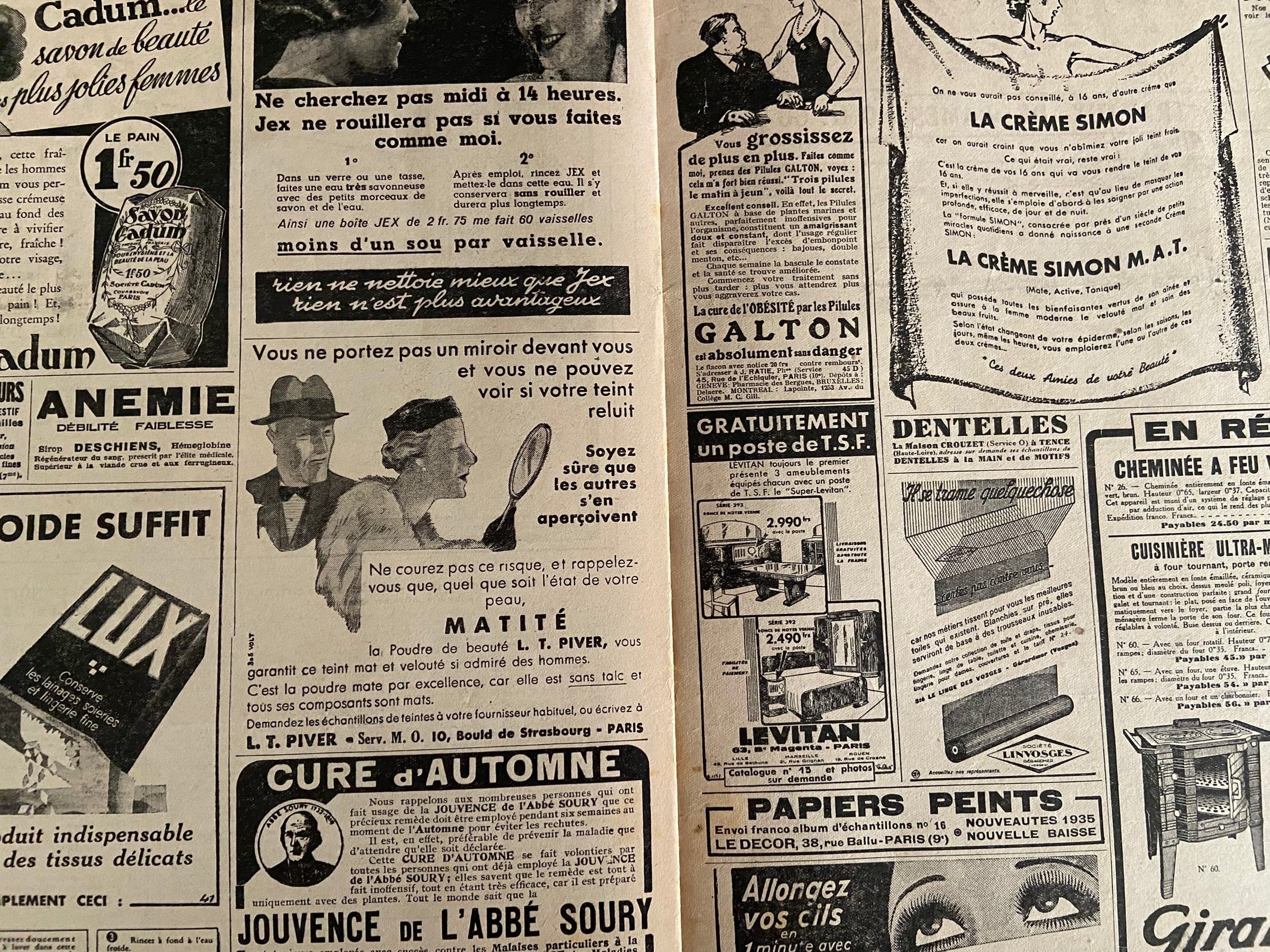 Mon Ouvrage 15 Octobre 1935 includes knitting pattern for the suit on the front cover