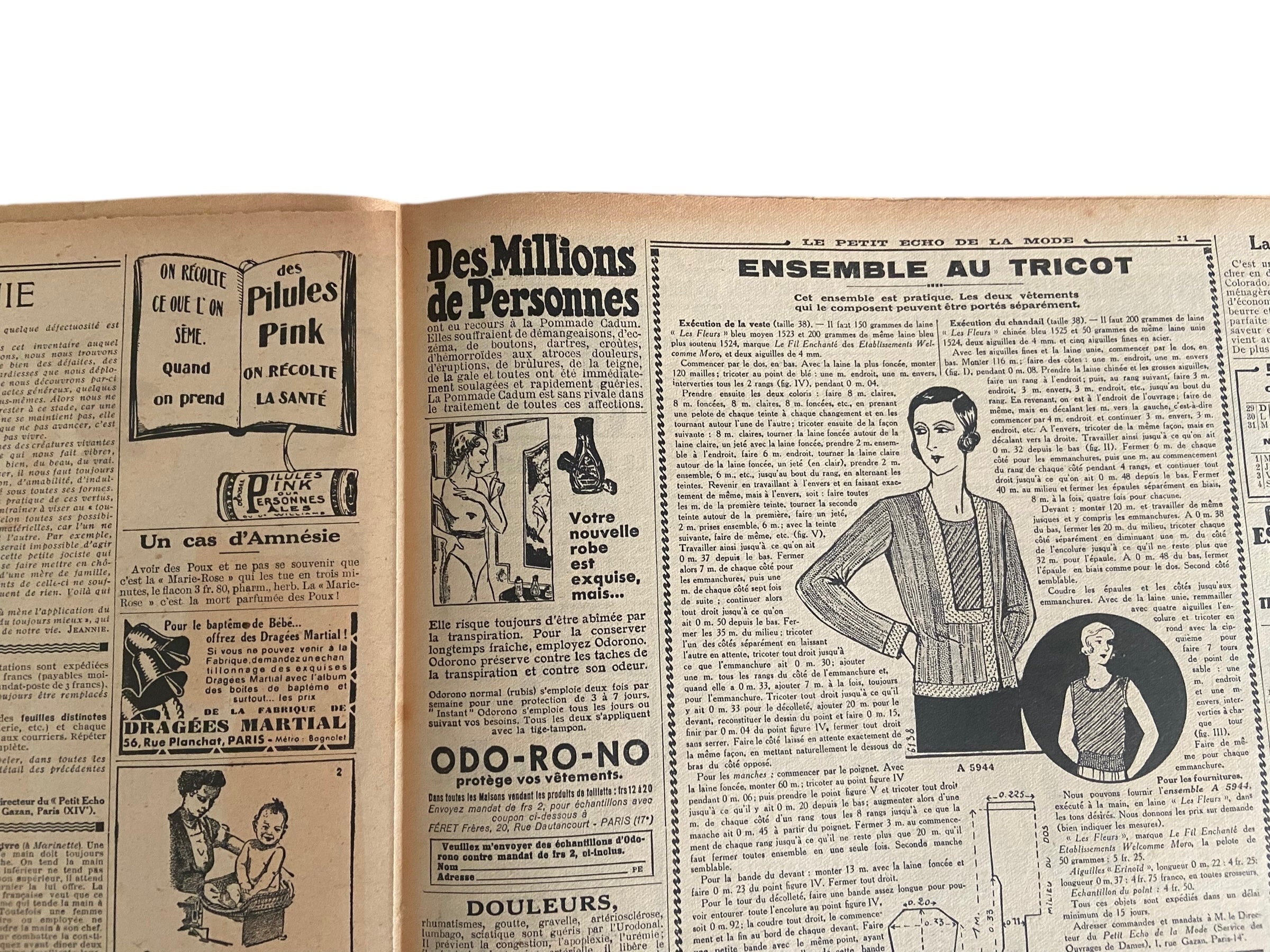 Le Petit Echo de la Mode 29 Octobre 1933 French women’s magazine with many fashion illustrations