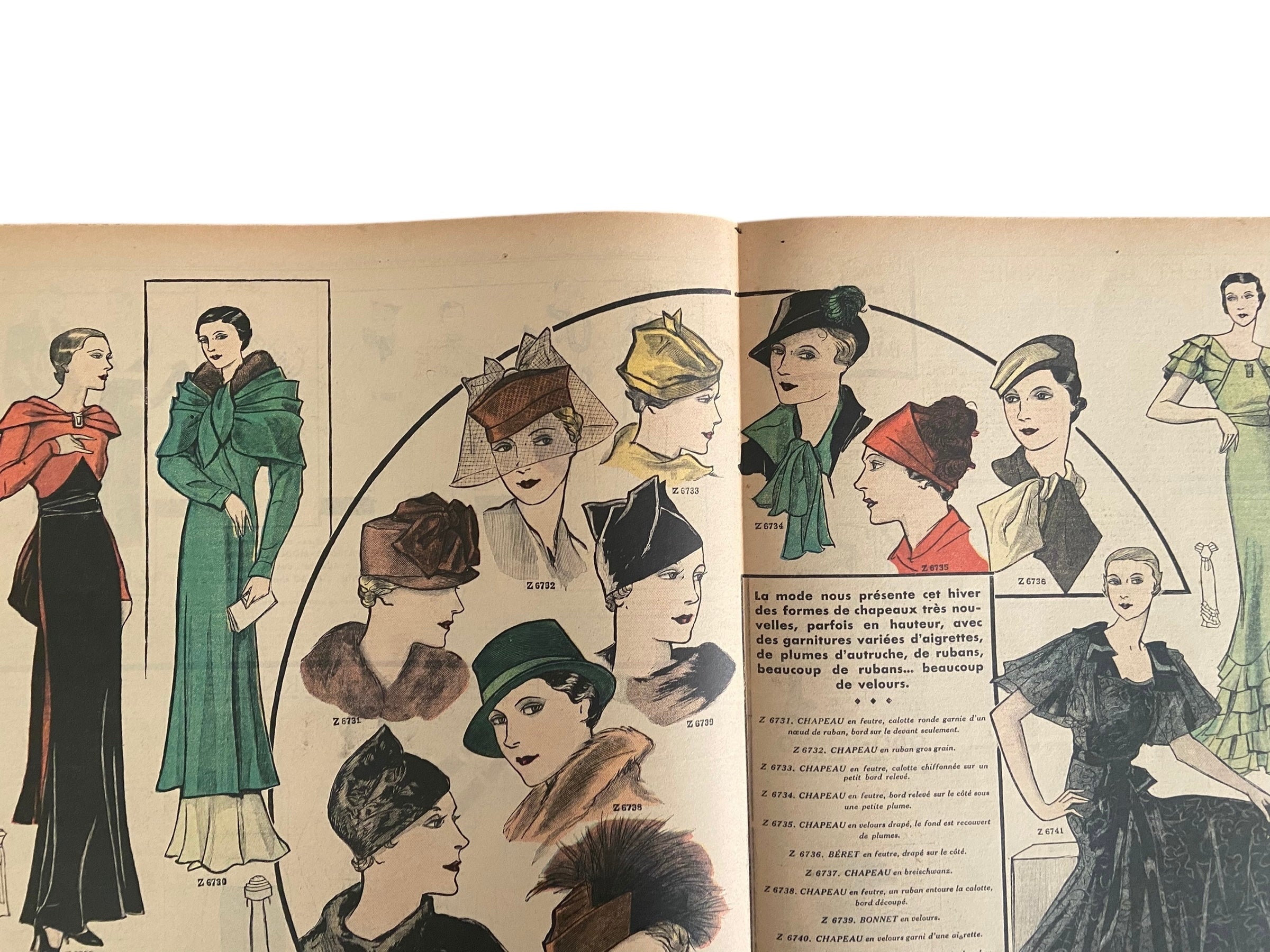 Le Petit Echo de la Mode 15 Octobre 1933 French women’s magazine with many fashion illustrations