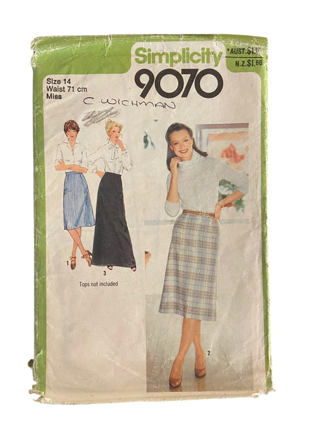 Simplicity 9070 vintage 1970s skirts sewing pattern. Waist 28 inches. Hip 38 inches