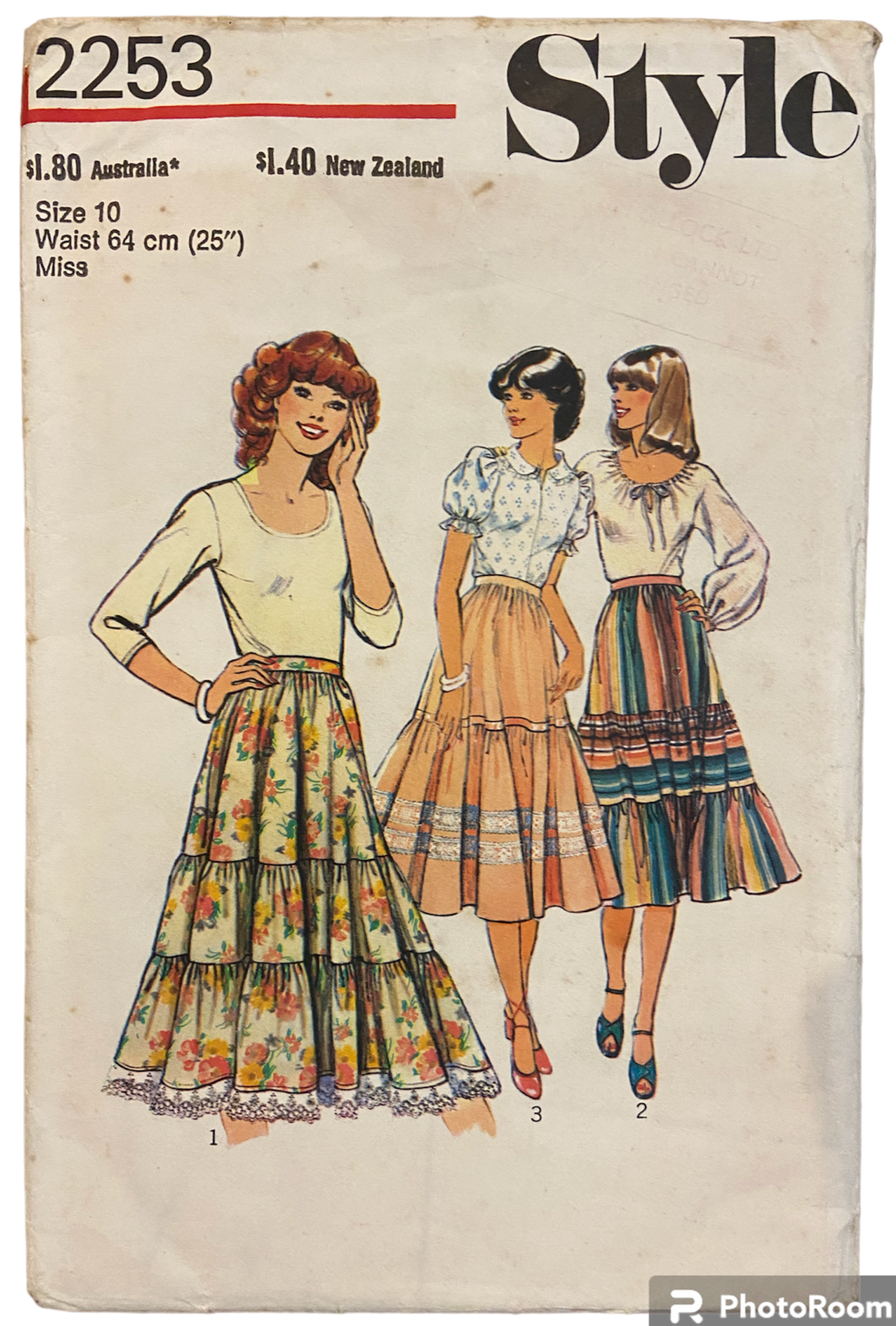 Style 2253 vintage 1970s skirt pattern. Waist 25 inches