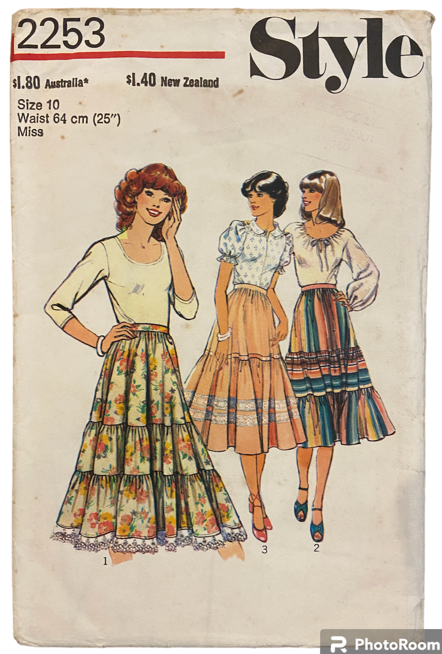 Style 2253 vintage 1970s skirt pattern. Waist 25 inches