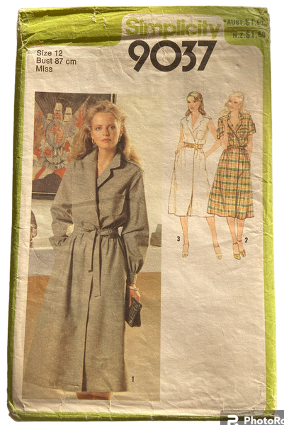 Simplicity 9037 vintage 1970s wrap dress sewing pattern. Bust 34 inches.