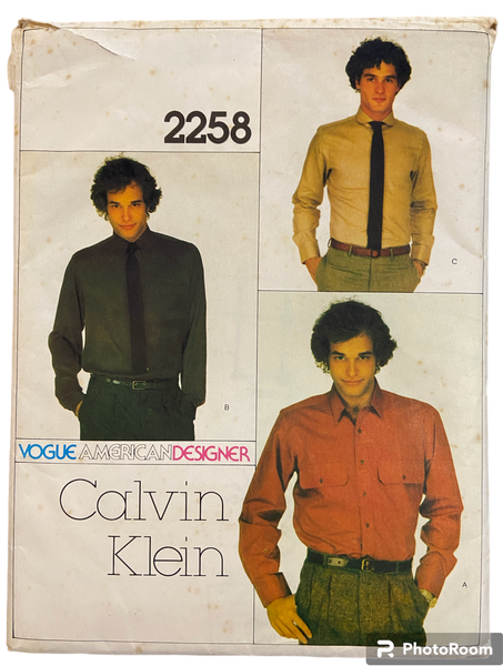 Vogue 2258 vintage 1970s Calvin Klein men's shirt sewing pattern. Neck 15.5 cm, chest 39.5 cm.