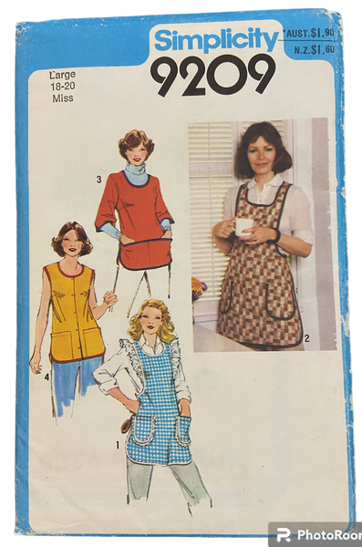 Simplicity 9209 vintage 1970s aprons sewing pattern. Bust 40- 42 inches