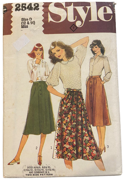 Style 2542 vintage 1970s skirts pattern. Waist 26.5 and 28 inches