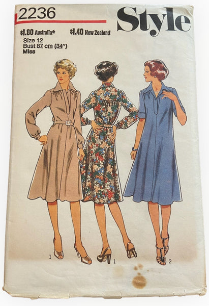 Style 2236 vintage 1970s dress sewing pattern. Bust 34 inches