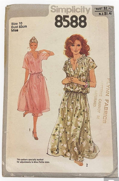 Simplicity 8588 vintage 1970s  dress pattern. Bust 32.5 inches