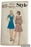 Style 1075 vintage 1970s young/junior teen dress sewing pattern. Bust 32 inches