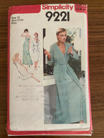 Simplicity 9221 vintage 1970s robe and bias nightgown pattern 34 inch bust