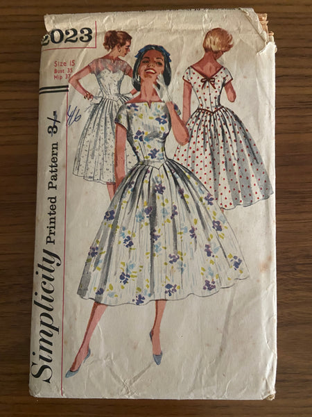 Simplicity 2023 vintage 1950s dress sewing pattern