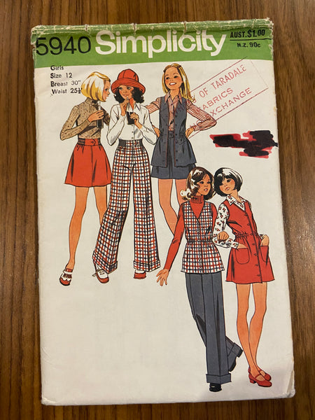 Simplicity 5940 vintage 1970s girls short jumper or vest, short skirt and pants pattern