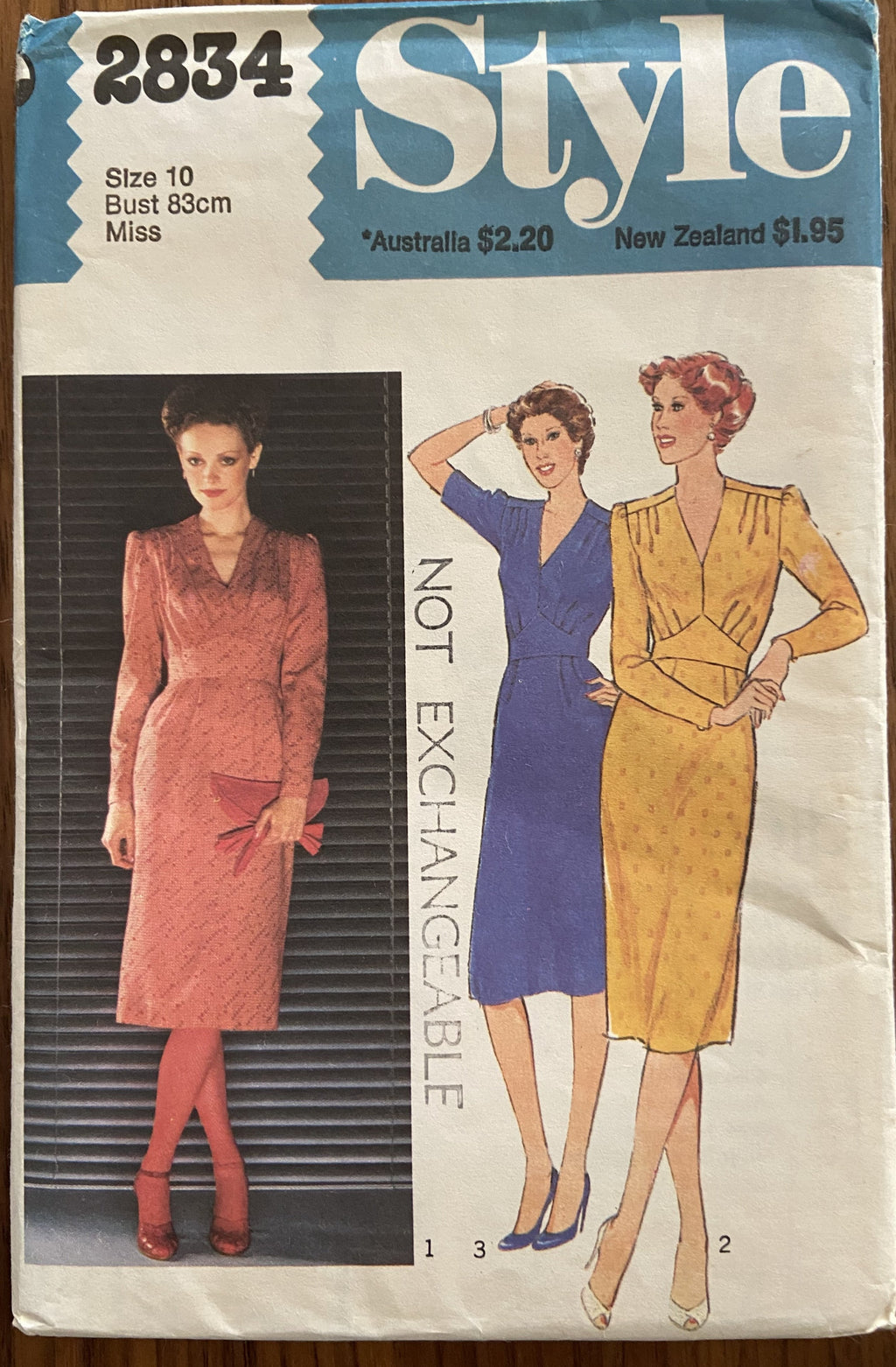 Style 2834 vintage 1970s  dress pattern Bust 32 1/2 inches