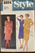Style 2834 vintage 1970s  dress pattern Bust 32 1/2 inches