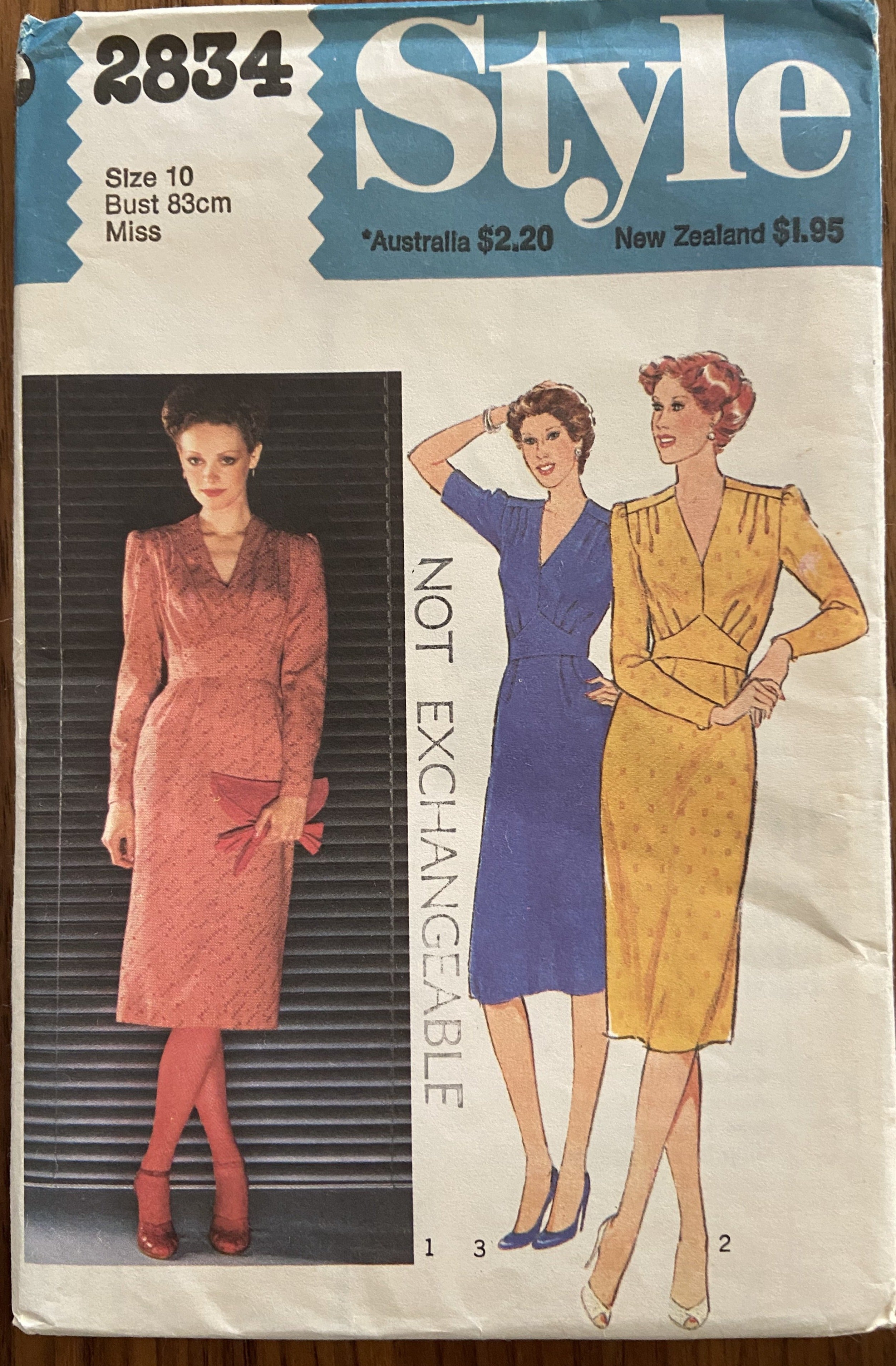 Style 2834 vintage 1970s  dress pattern Bust 32 1/2 inches
