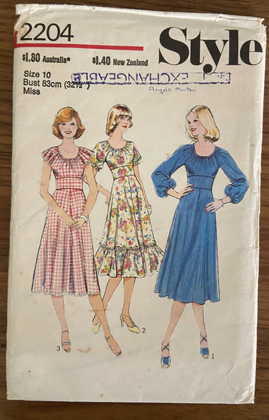 Style 2204 vintage 1970s  dress pattern Bust 32 1/2 inches
