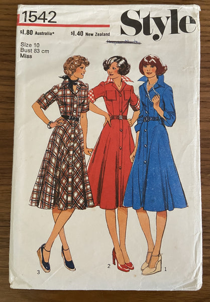 Style 1542 vintage 1970s  dress pattern Bust 32 1/2 inches