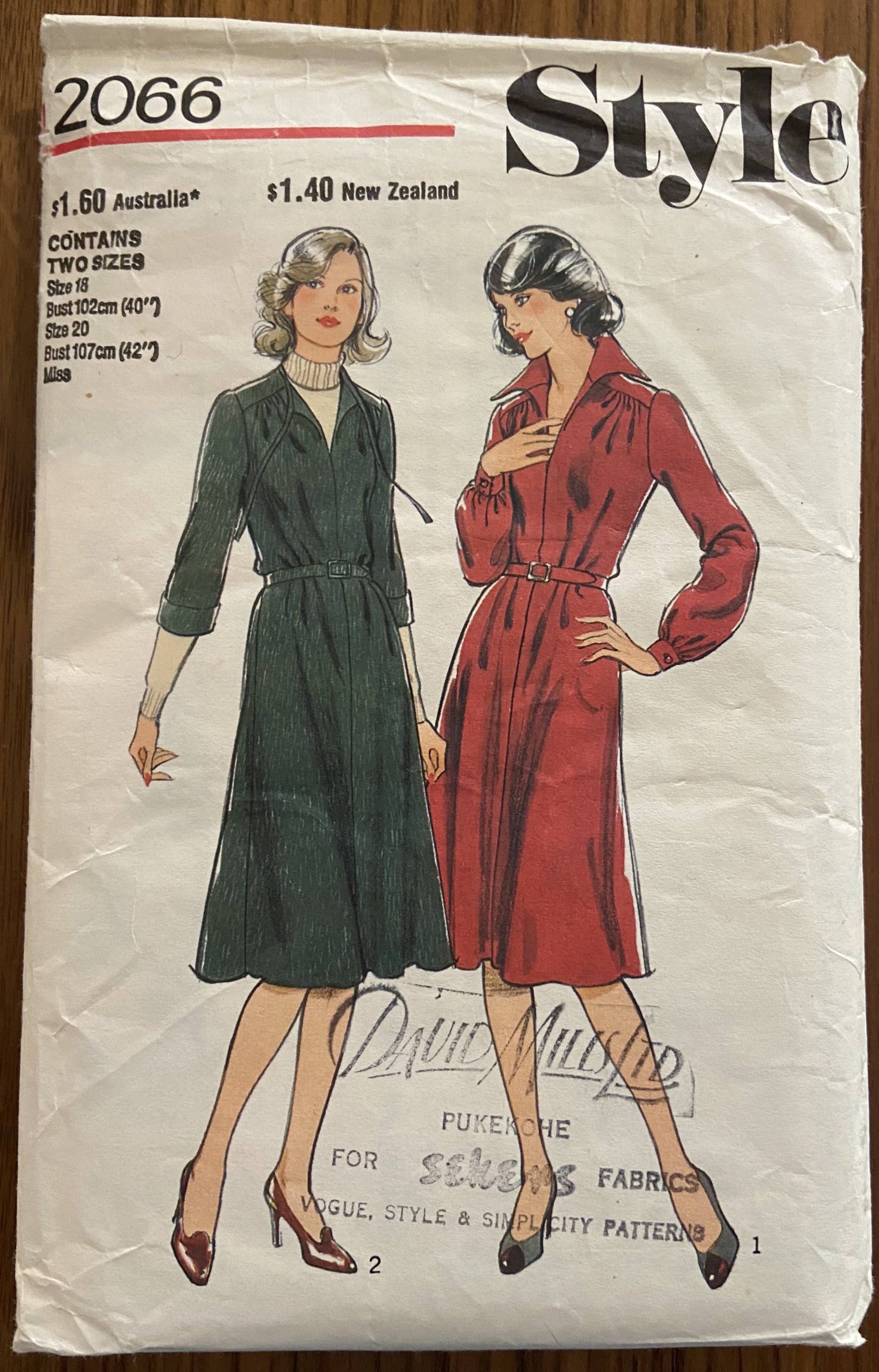 Style 2066 vintage 1970s dress pattern Bust 40 and 42 inches