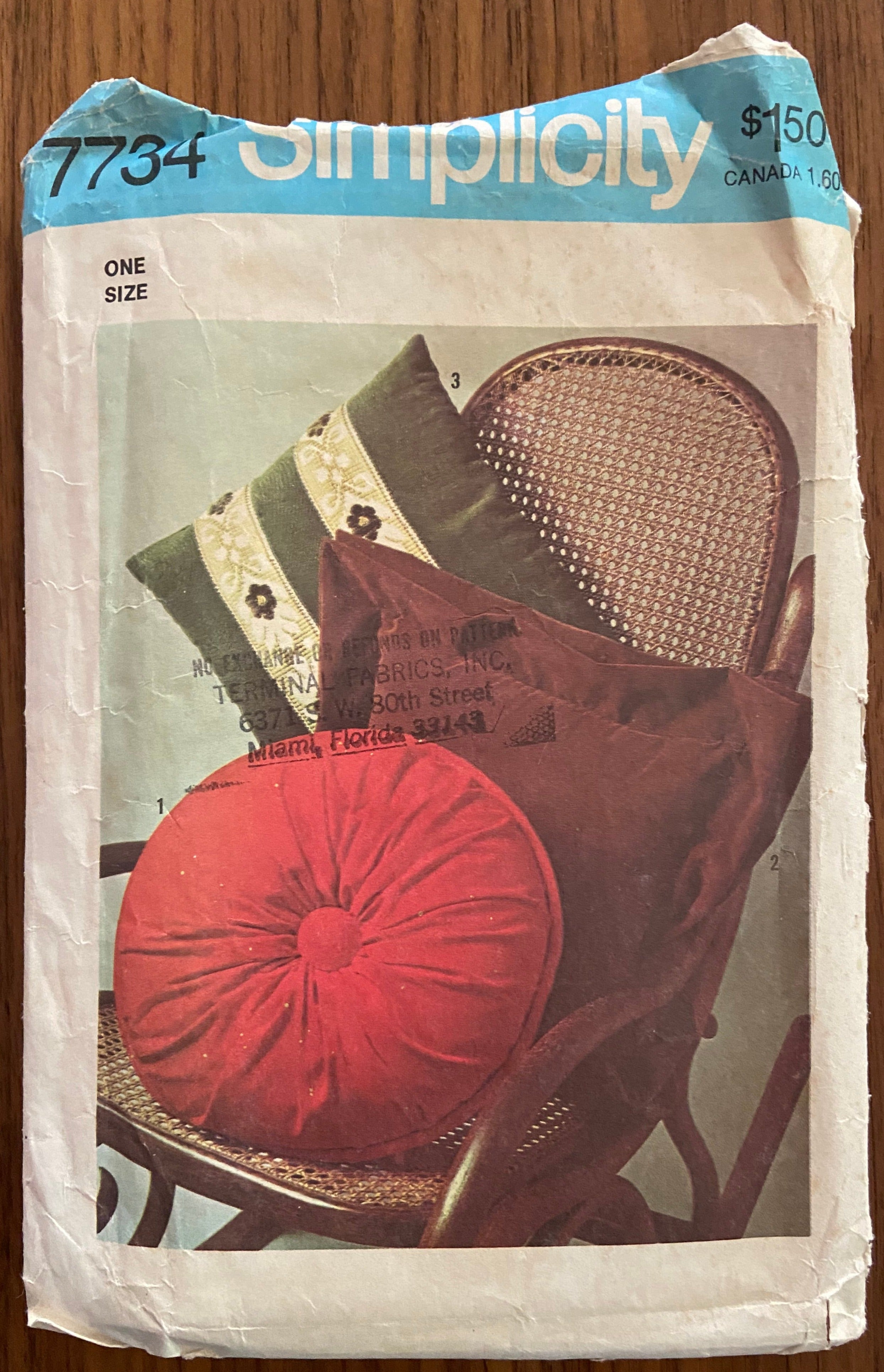 Simplicity 7734 vintage 1970s cushions pillows pattern.