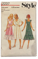 Style 2237 vintage 1970s dress sewing pattern. Bust 34