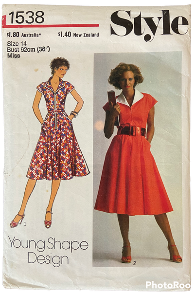 Style 1538 vintage 1970s dress pattern Bust 36 inches