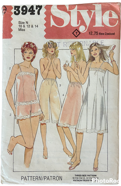 Style 3947 vintage 1980s lingerie set sewing pattern. Bust 32.5, 34, 36 inches