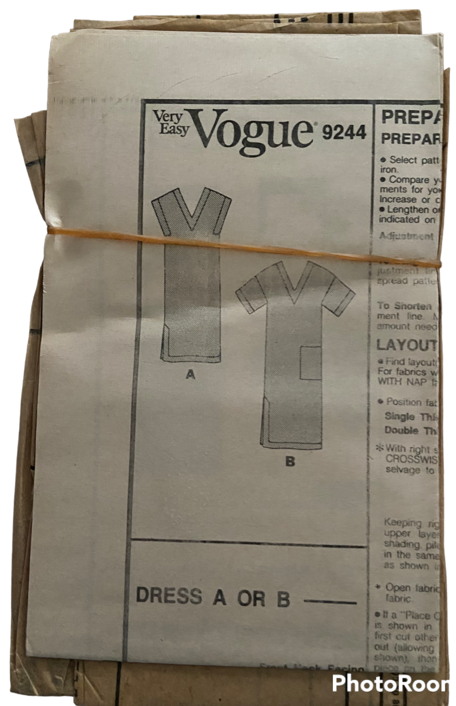 Vintage 1980s Vogue 9224 dress pattern Bust 31.5, 32.5, 34 inches. Wounded bargain.
