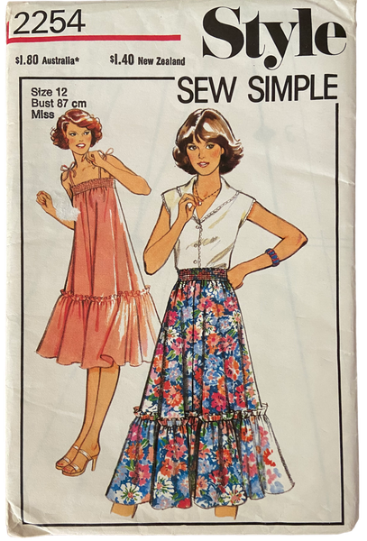 Style 2254 vintage 1970s dress and skirt pattern. Bust 34 inches