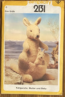 Simplicity 2131 vintage 1970s soft toy kangaroo and baby sewing pattern. German language instructions